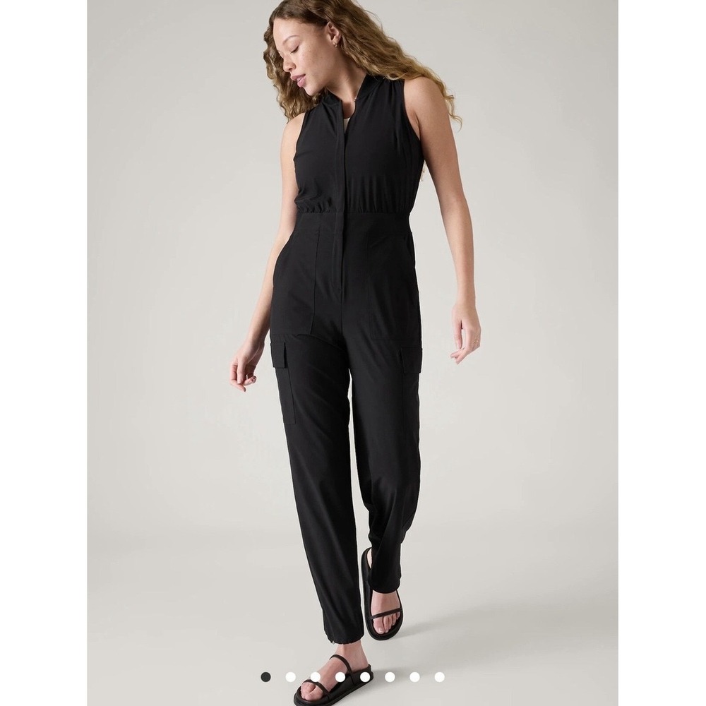 Athleta Brooklyn Utility Jumpsuit 14 Black Sleeveless Cargo Zip Front Athleisure